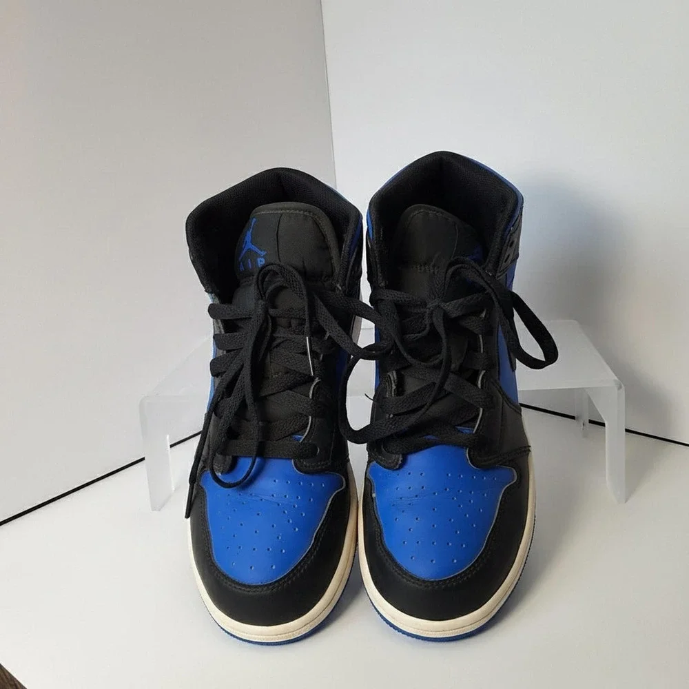 Air Jordan Sneakers - Youth‎ Size 5Y